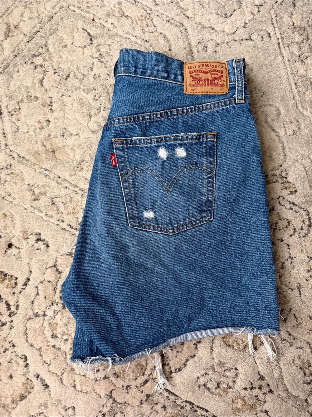 Levi 501 Mid Thigh Shorts - Picture 2 of 5